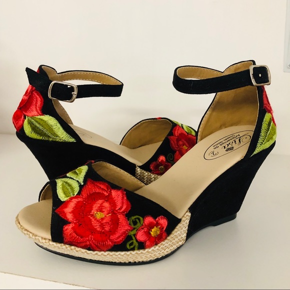Mexican Embroidered Red Roses Wedge Sandals - Picture 3 of 7